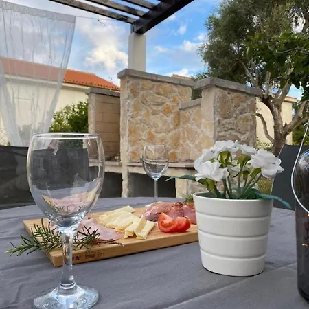 Casa Tea - Mit Terrasse, Grill Und Garten Апартаменты Привлака